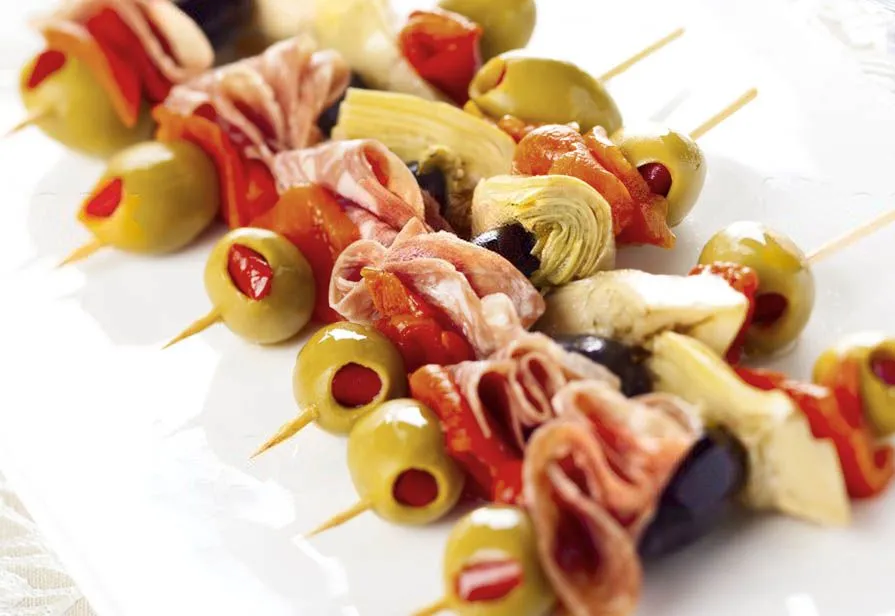 Spiedini carciofini mortadella olive e peperoni